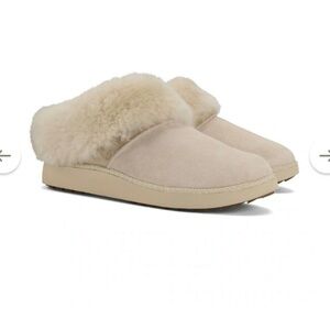 OluKai Women's Slippers in Cream